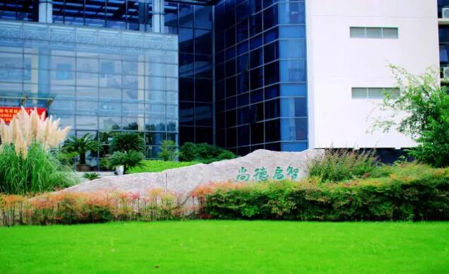 �Ϻ�������е�ʵ��ѧУ���ʿγ̰�