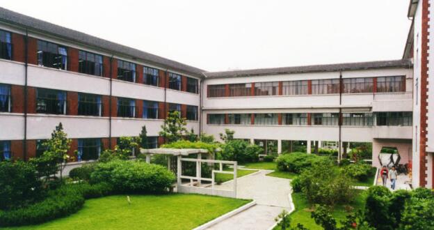 �Ϻ��е���ʮ��ѧ������ַ��΢�Ź��ں�