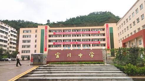 �Ϻ����˴���ѧ������ַ��΢�Ź��ں�